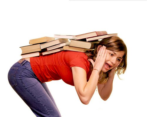 Tư thế đúng khi mang vác vật nặng trong lao động