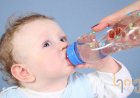 Có nên cho trẻ bị sốt ngủ máy lạnh