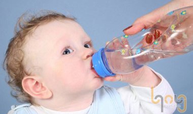 Có nên cho trẻ bị sốt ngủ máy lạnh