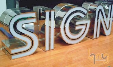 Gia công chữ inox lồng mica cho bảng hiệu quảng cáo đẹp